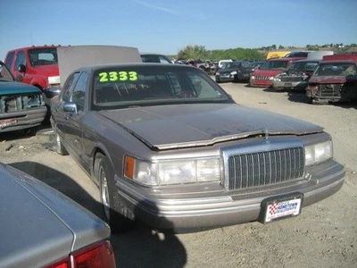 Driver Left Headlight Fits 90-94 LINCOLN & TOWN CAR 952945 - Image 1 of 4