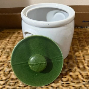 Tarro de galletas vintage McCoy Lancaster Colony bote de barro. 1974-85. Blanco y verde - Imagen 1 de 8