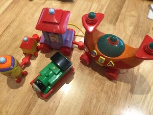 Toy train carriages and Thomas the Tank Engine 5 in Total - Picture 1 of 4