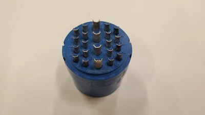 Amphenol 97-28-11S 28 Shell 28 position socket 4 x 12 Awg 18#16 Awg NOS 9728-11S - Image 1 of 3