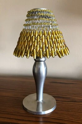 Lámpara de tealight de peltre pulido Pottery Barn con pantalla de cuentas de vidrio ámbar 10,25" T Foto 1 de 4