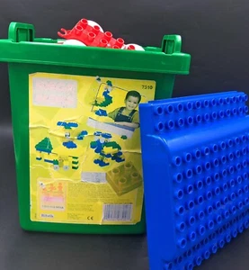 Vintage Mega Bloks Ritvik 90 Building Toy Bricks in Green Storage Tub -1988 - Picture 1 of 3