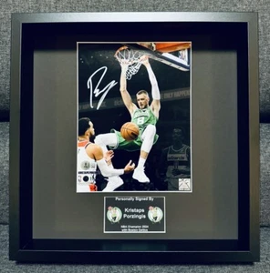 Imagen firmada por Kristaps Porzingis 8x10 pulgadas Celtics / NBA / Beckett - Imagen 1 de 11