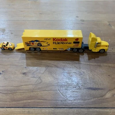 Camión transportador y remolque Ernie Irvan fundido a presión #4 Morgan McClure Motorsport Foto 1 de 4