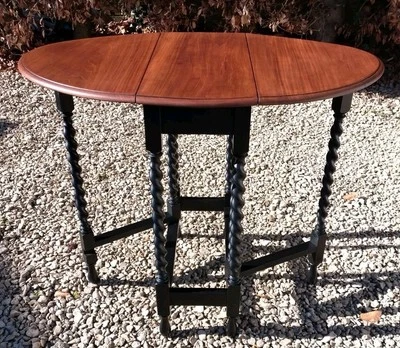 BEAUTIFUL AND COMPACT SOLID OAK DROP LEAF DINING TABLE PITCH BLACK FARROW & BALL - Image 1 of 4