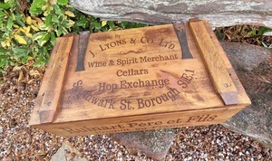 Wein & Spirituose Kaufmann Celler SE17 Holz Vintage rustikal Truhe Box mit Griffen  - Bild 1 von 6