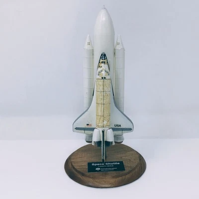 vintage NASA Space Shuttle 1/400th Scale 1981 Rockwell Int - Image 1 of 4