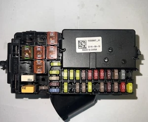 2017-2018 CHEVY CRUZE CABIN FUSE BOX 15533697-01 - Bild 1 von 2