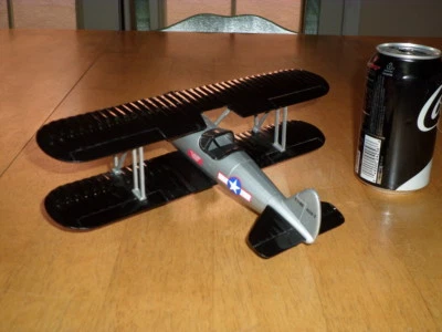  US AIR FORCE STEARMAN TRAINER BIPLANO, BANCO DE MONEDAS DE METAL FUNDIDO, Liberty Classic Foto 1 de 4