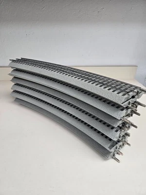 Lionel 6-12061 Fastrack O84 Curved Track Full Circle. - Image 1 of 4