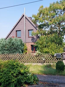 Einfamilienhaus mit Nebengebäude große 1500m2 Grundstück - Bild 1 von 11