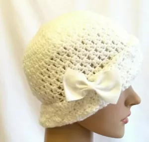 CROCHET CLOCHE HAT 1920s ONE SIZE WHITE SHIMMER BUCKET DOWNTON LADIES HANDMADE - Picture 1 of 4