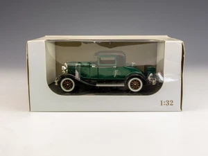Signature Models - 1:32 Scale - 1933 Cadillac Fleetwood Motor Car - Boxed - Picture 1 of 3