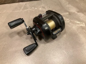 Mulinello da esca VM3GL V-Mag Lite RYOBI. Comando magnetico per colata. Made In Japan. - Foto 1 di 6