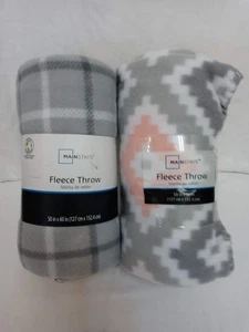 2 Mainstays Fleece Throws - Picture 1 of 3