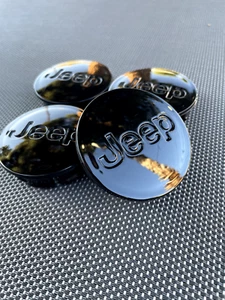 JEEP SET OF 4 BLACK 55 mm Wheel Center Caps LIBERTY GRAND CHEROKEE WRANGLER 2.16 - Foto 1 di 11