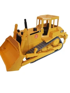 Bruder CAT Bulldozer 02424 with Rake Caterpillar 1/16 Germany Construction Toy - Picture 1 of 14