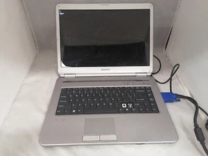 Sony VAIO VGN-NR110E t2310 @1.46GHz 2GB DDR2 Broken Screen Missing 2 Keys - Picture 1 of 9