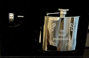 Frasco de acero inoxidable On Your Retirement - 4 oz - con embudo - Nuevo/En caja - Imagen 1 de 1
