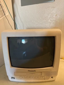 PANSONIC PV-C1350W CRT TV VCR COMBO NO REMOTE WHITE PARTS OR REPAIR PLEASE READ! - Picture 1 of 4