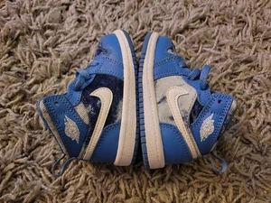 Zapatos informales Air Jordan 1 Mid Toddler talla 5C azul denim lavado DM8950-400 Nike - Imagen 1 de 10