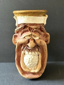 Weird Face Man weiß Golfball im Mund Handarbeit Kunstkeramik Becher mit Griff - Bild 1 von 14