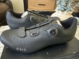 Fizik Tempo Overcurve R5, innovative Fahrradschuhe, schwarz, Größe 9 Powerstrap - Bild 1 von 9