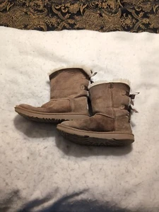 UGG Kids Bailey Bow II Boots 1017394K Chestnut Suede US Size 3 Damaged - Picture 1 of 9