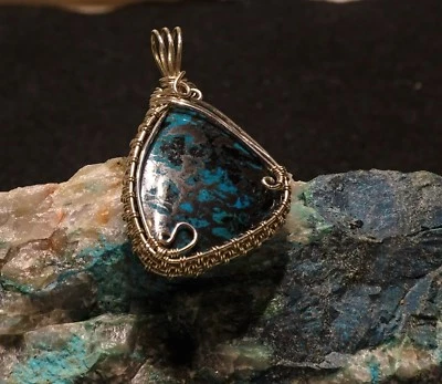 КУЛОН ХРИЗОКОЛЛА/ПИРИТ РУЧНОЙ РАБОТЫ ИЗ СТЕРЛИНГОВОГО СЕРЕБРА С ПРОВОЛОКОЙ НА ЗАКАЗ ОЧЕНЬ УНИКАЛЬНЫЙ - Изображение 1 из 4