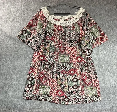 Camisa Umgee Mujer 2XL XXL Roja Geométrica Fluida Relajada Crochet Cuello Boho Top Foto 1 de 4