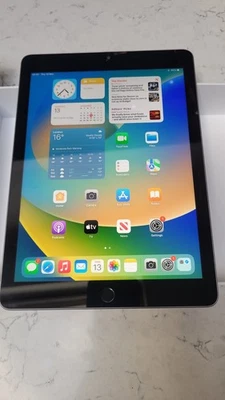 Apple iPad 5th Gen. 32GB, Wi-Fi, 9.7in - Space Grey - iOS 16 - Image 1 of 4