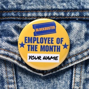 BOTÓN PERSONALIZADO BLOCKBUSTER EMPLEADO DEL MES - insignia pin video personalizado - Imagen 1 de 2