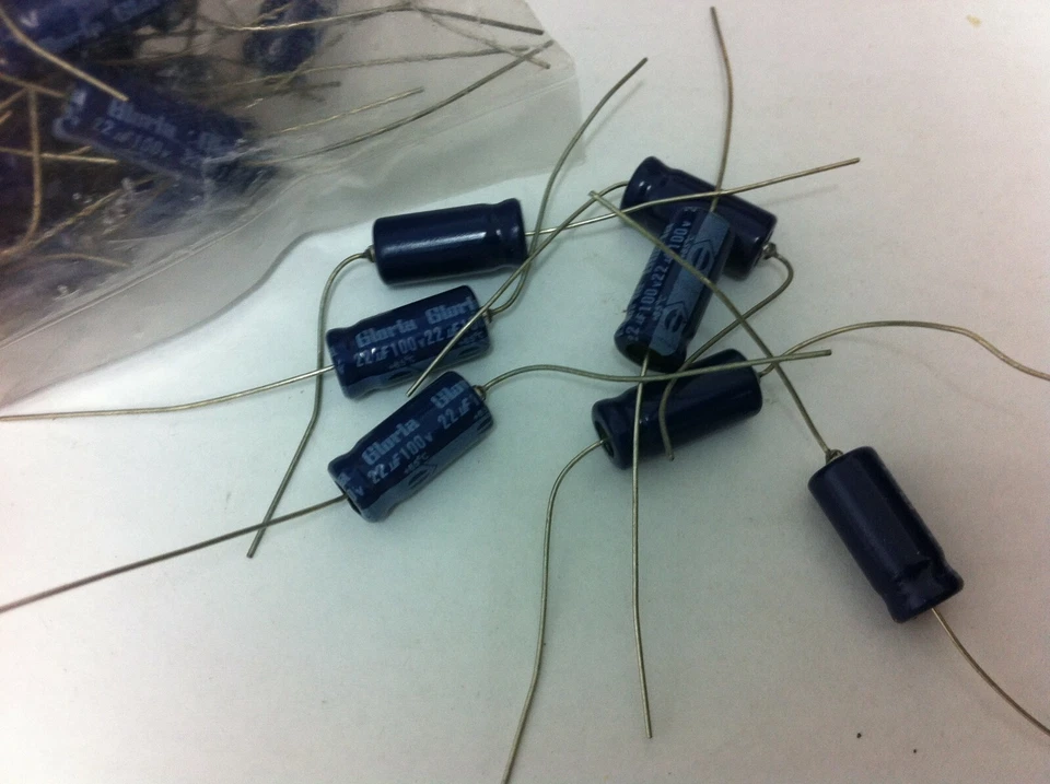 194 piezas - Condensadores electrolíticos radiales 22uF 100V 85C  Foto 1 de 1