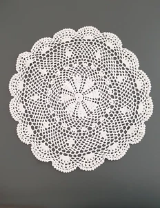 Häkeldecke rund 35 cm Handarbeit weiß Häkeldeckchen Tischdecke Dekoration - Bild 1 von 4
