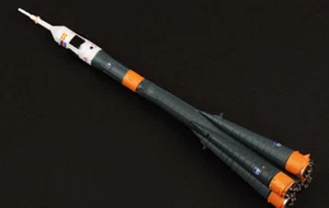 Dragon Space 56240 A2 Soyuz TMA-3 USSR Russian Rocket 1/400 Diecast Model - Picture 1 of 6
