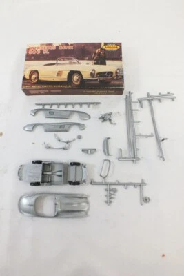Vintage Aurora Mercedes Benz 300 SL Model Kit 1:32 with Box - Image 1 of 4