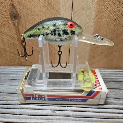 Vintage Rebel "DEEP WEE R" #D-9318. Baby Bass colored Lure. Original Box. - Image 1 of 4