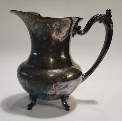 VTG Oneida Silver-Plated Footed Water Pitcher 8" W/ Ice Lip & 4 legs Tarnished - Image 1 of 4