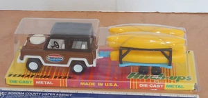 ORIGINAL 1970s TOOTSIETOY HITCH-UPS, LAND ROVER, 4 CANOES & TRAILER , NOS - Picture 1 of 7