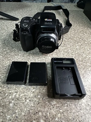 Kodak EasyShare DX7590 5.0MP Zoom Camera 2 New Batteries And Charger! Tested! - Image 1 of 4