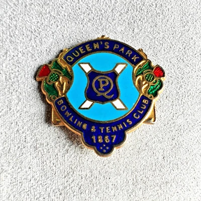 Queen's Park Bowling and Tennis Club - Enamel Pin Badge Bowls Sports UK - Image 1 of 2