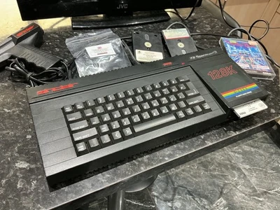 COMPUTADORA SINCLAIR ZX SPECTRUM +3 UNIDADES DE DISCO inc JUEGOS, PISTOLA, SCART Y MÁS - Imagen 1 de 4