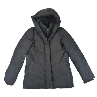 Chaqueta acolchada Abercrombie Fitch Ultra negra con capucha resistente al viento y al agua pequeña Foto 1 de 4