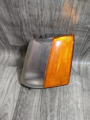 1993-1998 Jeep Grand Cherokee LH Corner Marker Turn Signal Light Lamp 56005491 - Image 1 of 4
