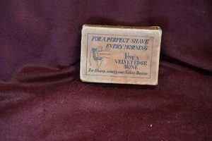 Antiker "Velvet Edge Hone Perfect Shave Clean Shave" Rasiermesserschärfer - Bild 1 von 5