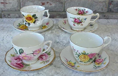 Lote de 4 juegos de tazas de té y platillos de China de colección desajustados en total Foto 1 de 4