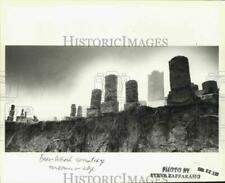 1983 Press Photo Erosion at Baron Hirsch Cemetery in Staten Island - sia03383