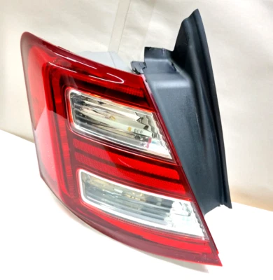 Luz trasera Ford Taurus 2013-2019 lado izquierdo del conductor LED OEM Foto 1 de 4
