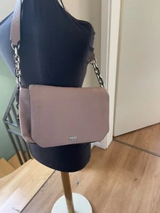 Originale Karl Lagerfeld Tasche aus rosafarbenden Leder mit Schulterriemen - Bild 1 von 9
