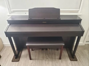 Roland HP 603A Digital Piano; pre-owned; in excellent condition - Picture 1 of 5